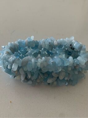 Light Blue Aquamarine Chip Stone Stretch Bracelet